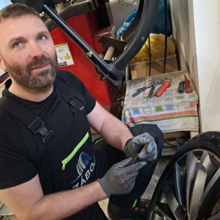 Přezouvání pneumatik - proč má specializovaný pneuservis navrch